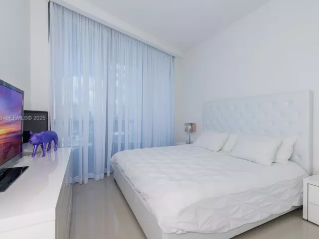 2-bedroom condo for sale in Aventura - 3250 NE 188th St 601 - MondialRealty