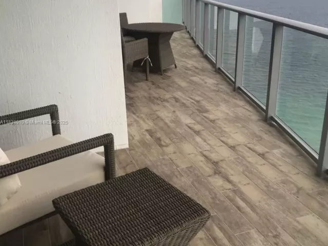 2-bedroom condo for sale in Hollywood - 4111 S Ocean Dr 3105 - MondialRealty