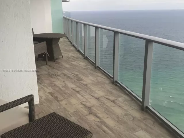 2-bedroom condo for sale in Hollywood - 4111 S Ocean Dr 3105 - MondialRealty