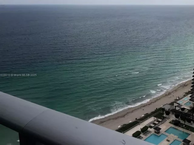 2-bedroom condo for sale in Hollywood - 4111 S Ocean Dr 3105 - MondialRealty