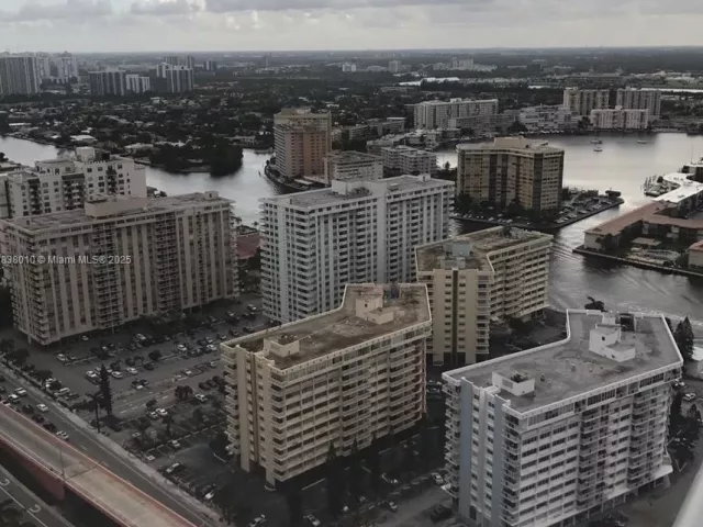 2-bedroom condo for sale in Hollywood - 4111 S Ocean Dr 3105 - MondialRealty