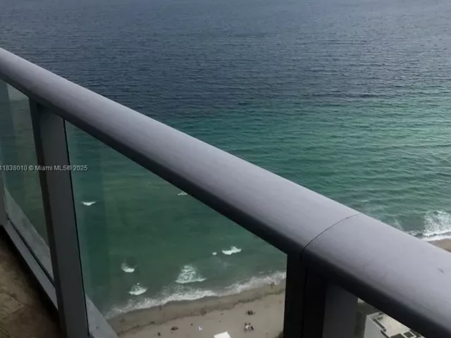 2-bedroom condo for sale in Hollywood - 4111 S Ocean Dr 3105 - MondialRealty