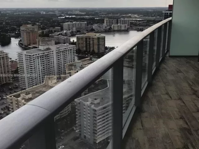 2-bedroom condo for sale in Hollywood - 4111 S Ocean Dr 3105 - MondialRealty