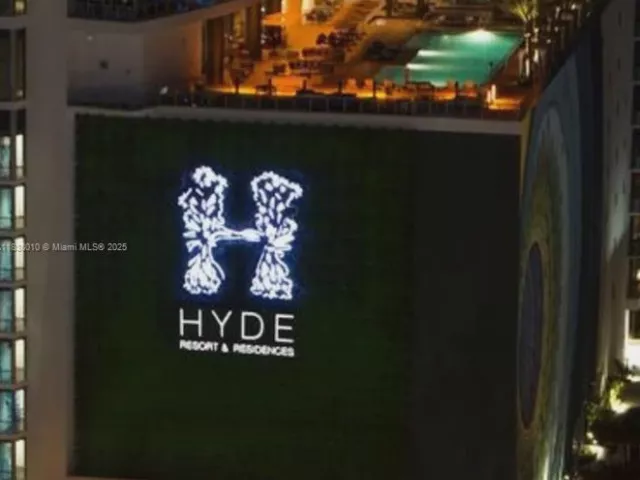 2-bedroom condo for sale in Hollywood - 4111 S Ocean Dr 3105 - MondialRealty