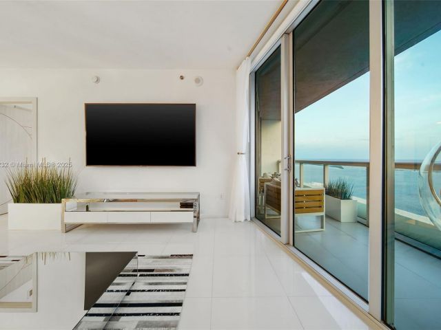 Apartment for rent  Unit #4209 - photo 6273279