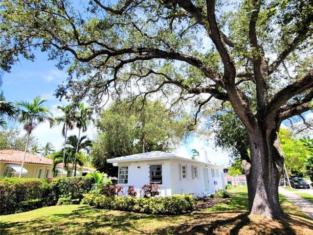 Home for rent at 828 NE 76th St - photo 6271744