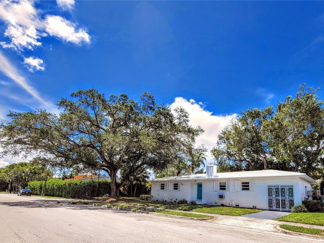 Home for rent at 828 NE 76th St - photo 6271760