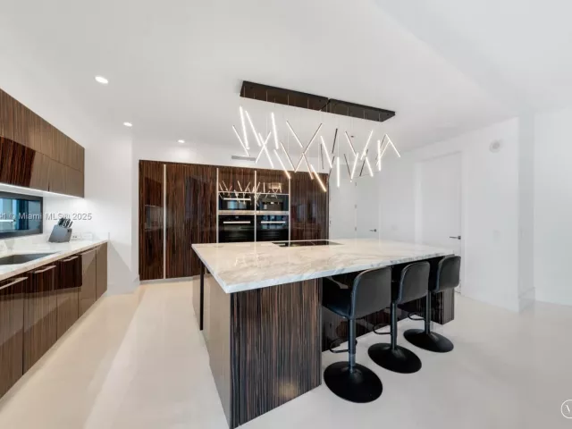 Apartment for sale  Unit #2003 - photo 6285810