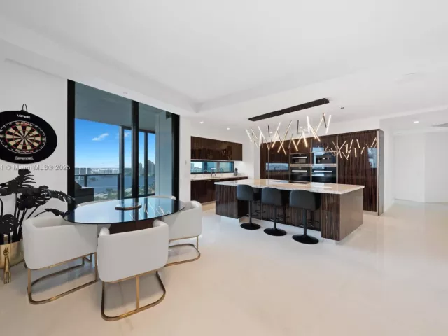 Apartment for sale  Unit #2003 - photo 6285812