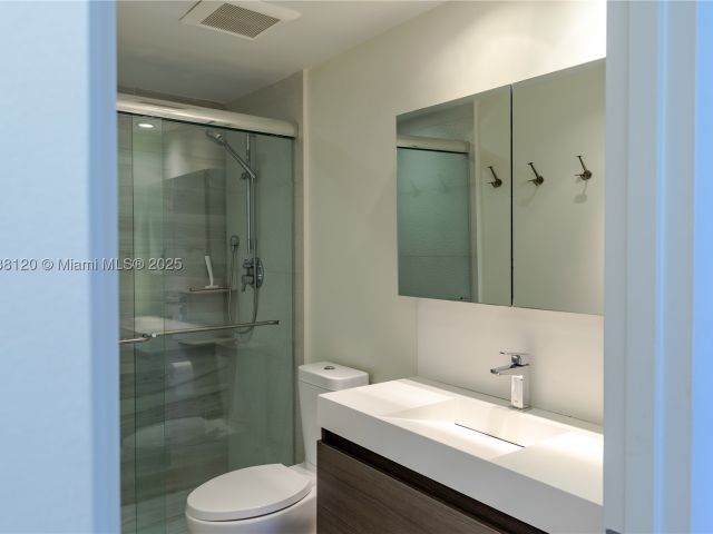 2-bedroom condo for sale in Bal Harbour - 10275 Collins Ave 634 - MondialRealty