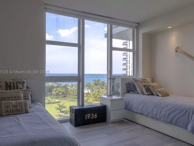 2-bedroom condo for sale in Bal Harbour - 10275 Collins Ave 634 - MondialRealty