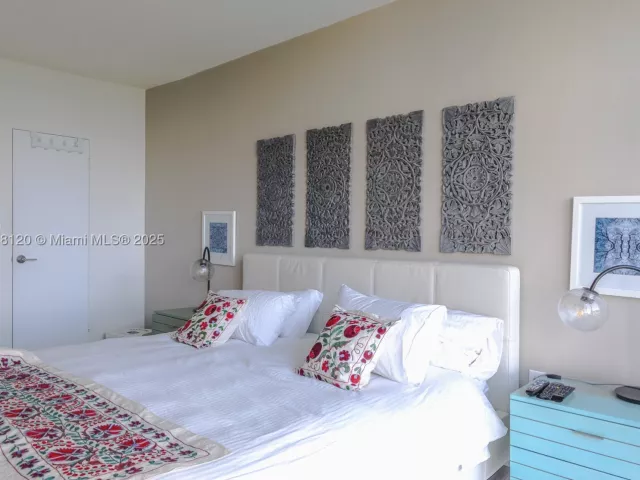 2-bedroom condo for sale in Bal Harbour - 10275 Collins Ave 634 - MondialRealty