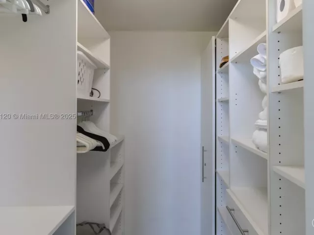 2-bedroom condo for sale in Bal Harbour - 10275 Collins Ave 634 - MondialRealty