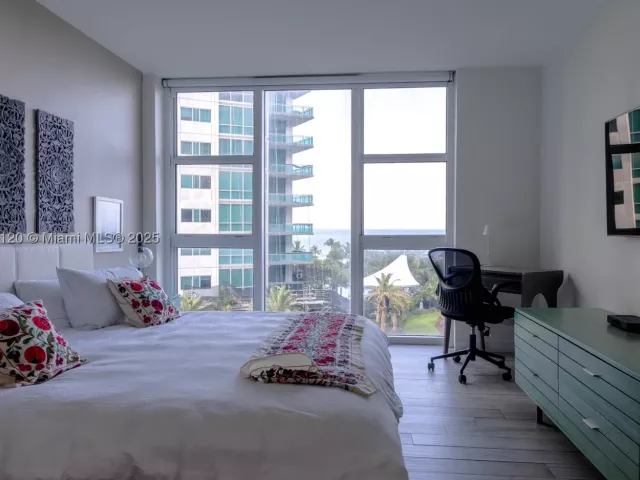 2-bedroom condo for sale in Bal Harbour - 10275 Collins Ave 634 - MondialRealty
