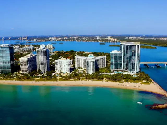 2-bedroom condo for sale in Bal Harbour - 10275 Collins Ave 634 - MondialRealty
