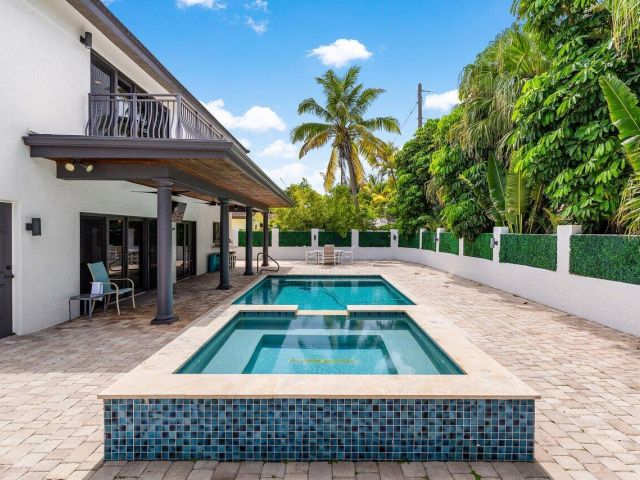 Home for sale at 811 SE 31st Street - photo 6272874