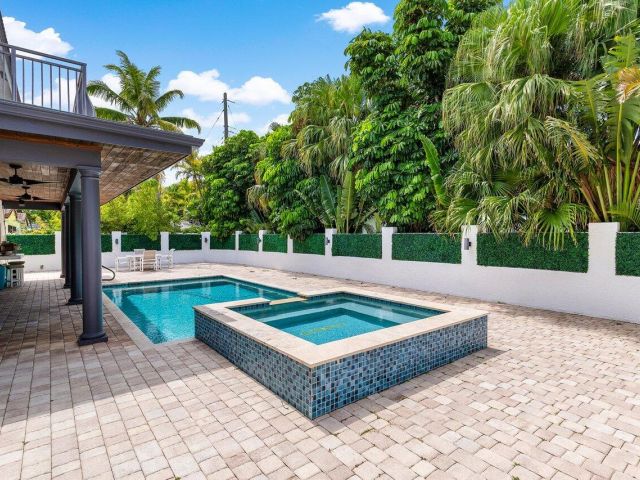 Home for sale at 811 SE 31st Street - photo 6272875