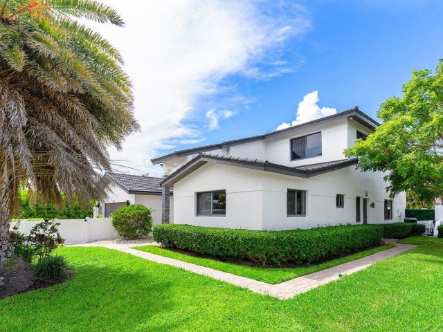 Home for sale at 811 SE 31st Street - photo 6272877