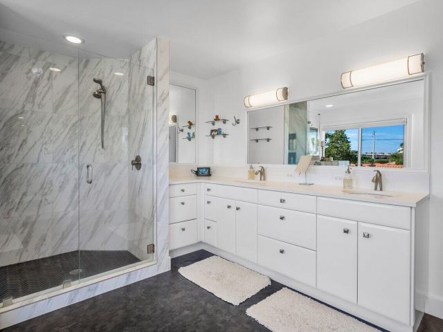 Home for sale at 811 SE 31st Street - photo 6272884