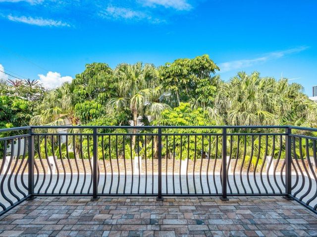 Home for sale at 811 SE 31st Street - photo 6272886