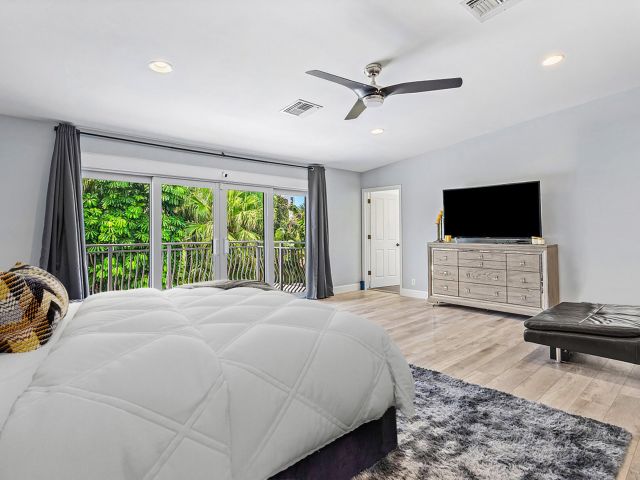 Home for sale at 811 SE 31st Street - photo 6272889