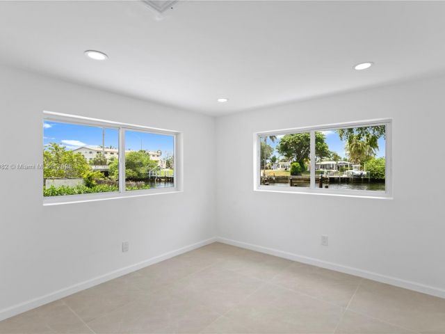Home for sale at 1710 SW 1st Ave - photo 6272122