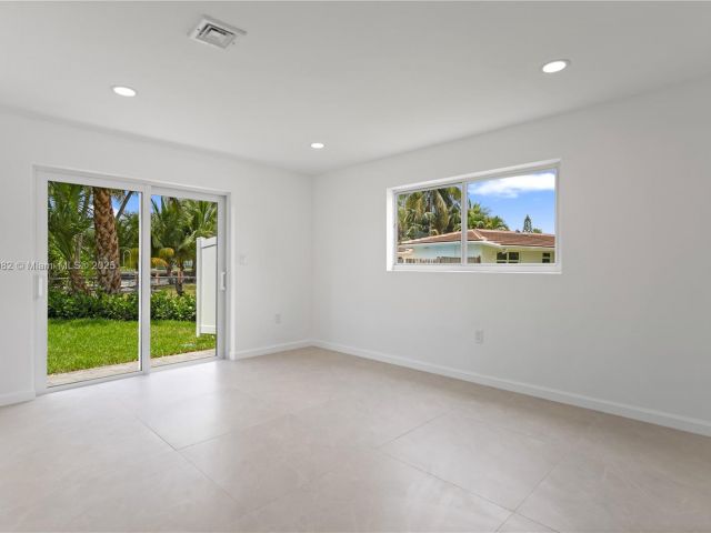 Home for sale at 1710 SW 1st Ave - photo 6272127