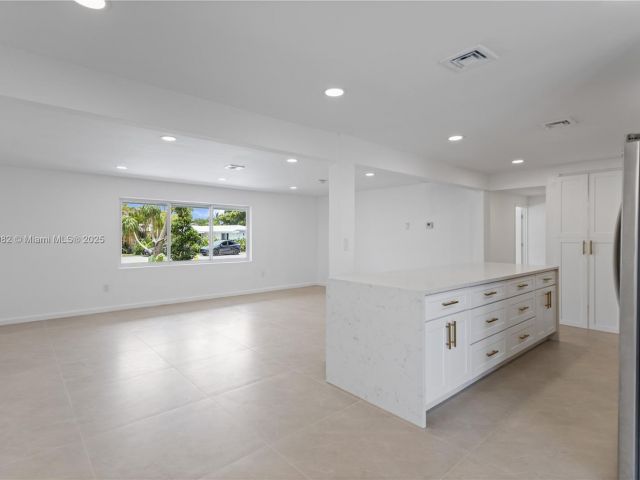 Home for sale at 1710 SW 1st Ave - photo 6272130