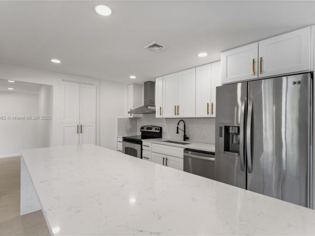 Home for sale at 1710 SW 1st Ave - photo 6272132