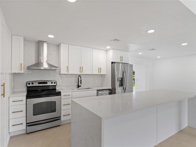 Home for sale at 1710 SW 1st Ave - photo 6272133