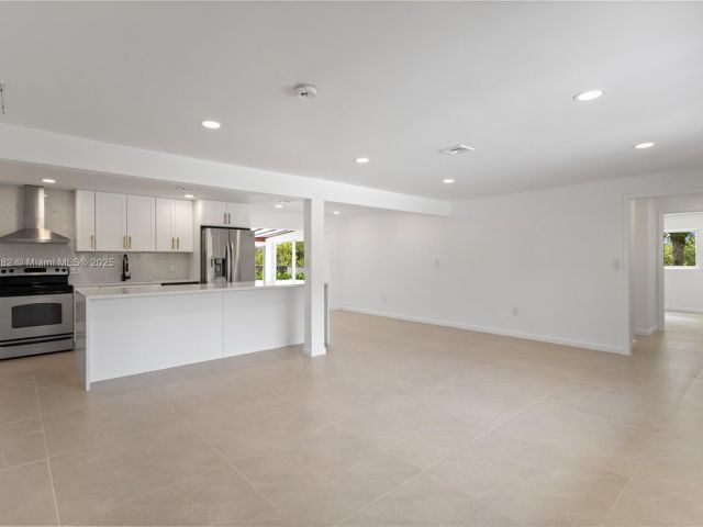 Home for sale at 1710 SW 1st Ave - photo 6272134
