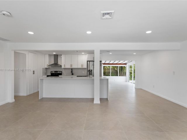 Home for sale at 1710 SW 1st Ave - photo 6272135