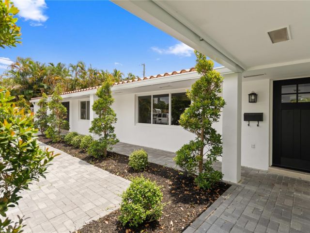 Home for sale at 1710 SW 1st Ave - photo 6272137