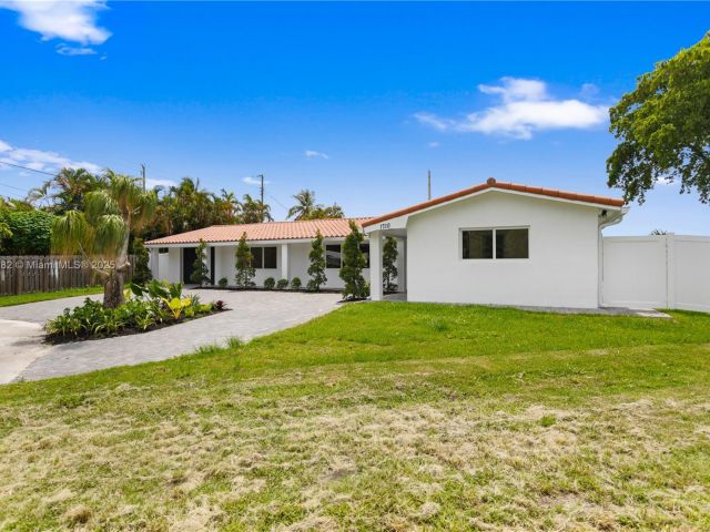 Home for sale at 1710 SW 1st Ave - photo 6272138