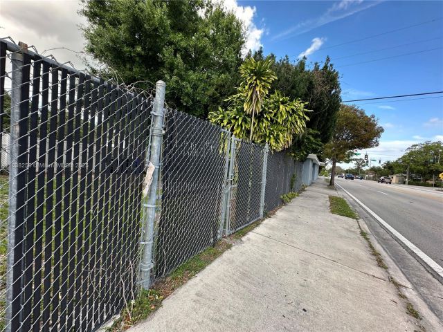 Home for rent at 1300 NW 7th Ter - photo 6272315