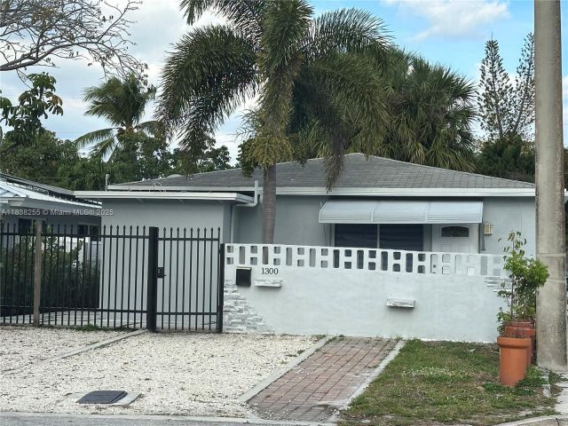 Home for rent at 1300 NW 7th Ter - photo 6272317