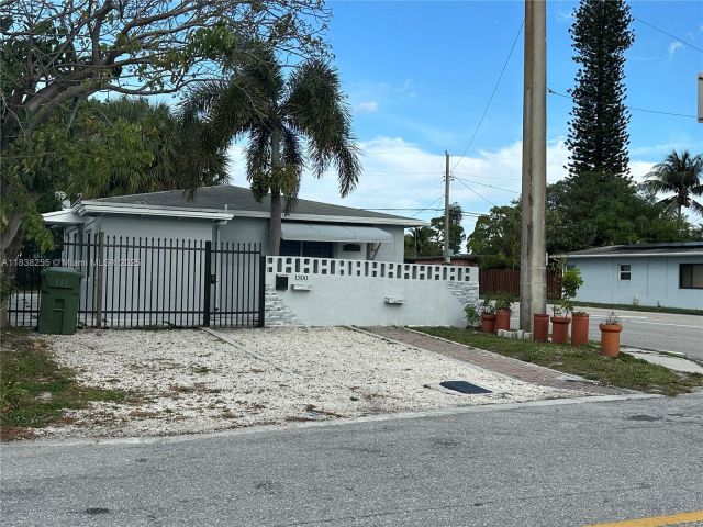 Home for rent at 1300 NW 7th Ter - photo 6272318