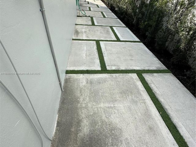 Home for rent at 1300 NW 7th Ter - photo 6272321