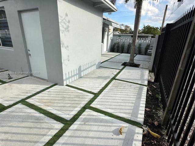 Home for rent at 1300 NW 7th Ter - photo 6272322