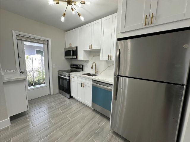 Home for rent at 1300 NW 7th Ter - photo 6272330