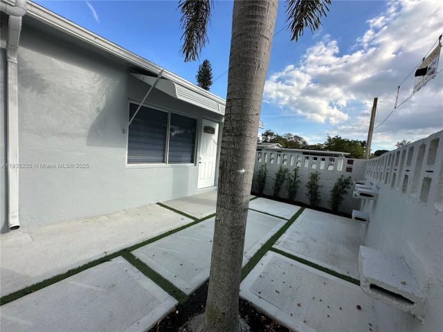 Home for rent at 1300 NW 7th Ter - photo 6272331