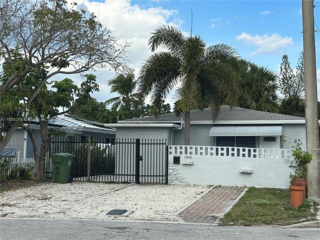 Home for rent at 1300 NW 7th Ter - photo 6272332