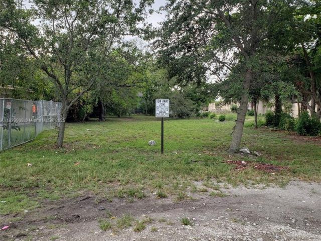 Home for sale at 894 SW 9th Ct - photo 6272141