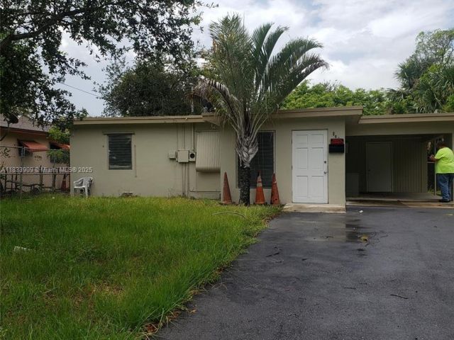 3-bedroom home for sale in Pompano Beach - 894 SW 9th Ct - MondialRealty