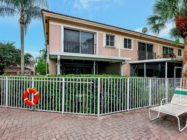 3-bedroom home for sale in Pembroke Pines - 9715 NW 23rd Ct - MondialRealty