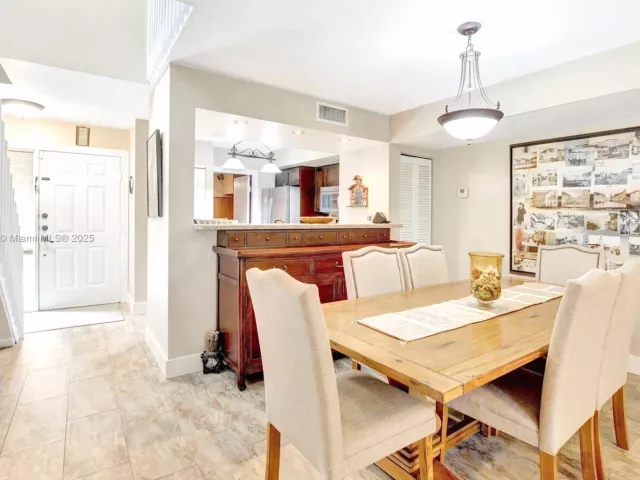 3-bedroom home for sale in Pembroke Pines - 9715 NW 23rd Ct - MondialRealty