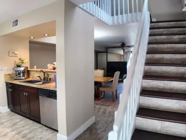 3-bedroom home for sale in Pembroke Pines - 9715 NW 23rd Ct - MondialRealty