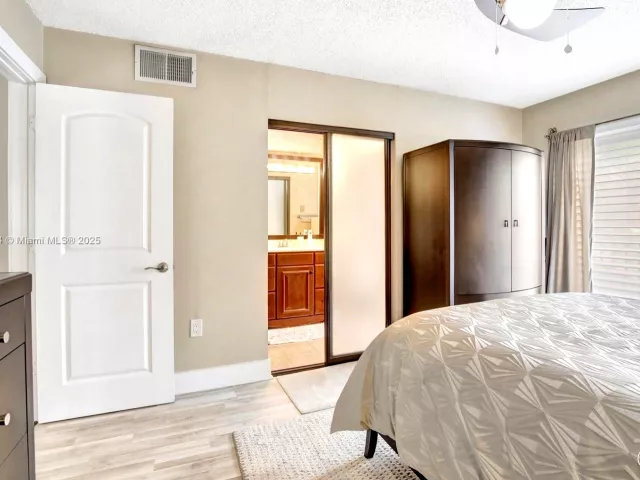 3-bedroom home for sale in Pembroke Pines - 9715 NW 23rd Ct - MondialRealty