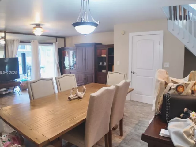 3-bedroom home for sale in Pembroke Pines - 9715 NW 23rd Ct - MondialRealty