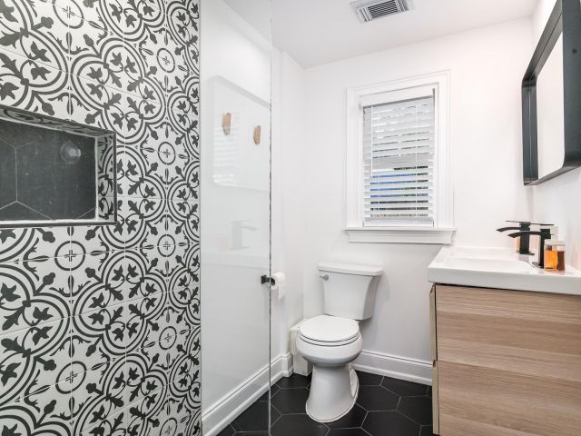 Home for sale at 713 NE 17th Rd - photo 6280479